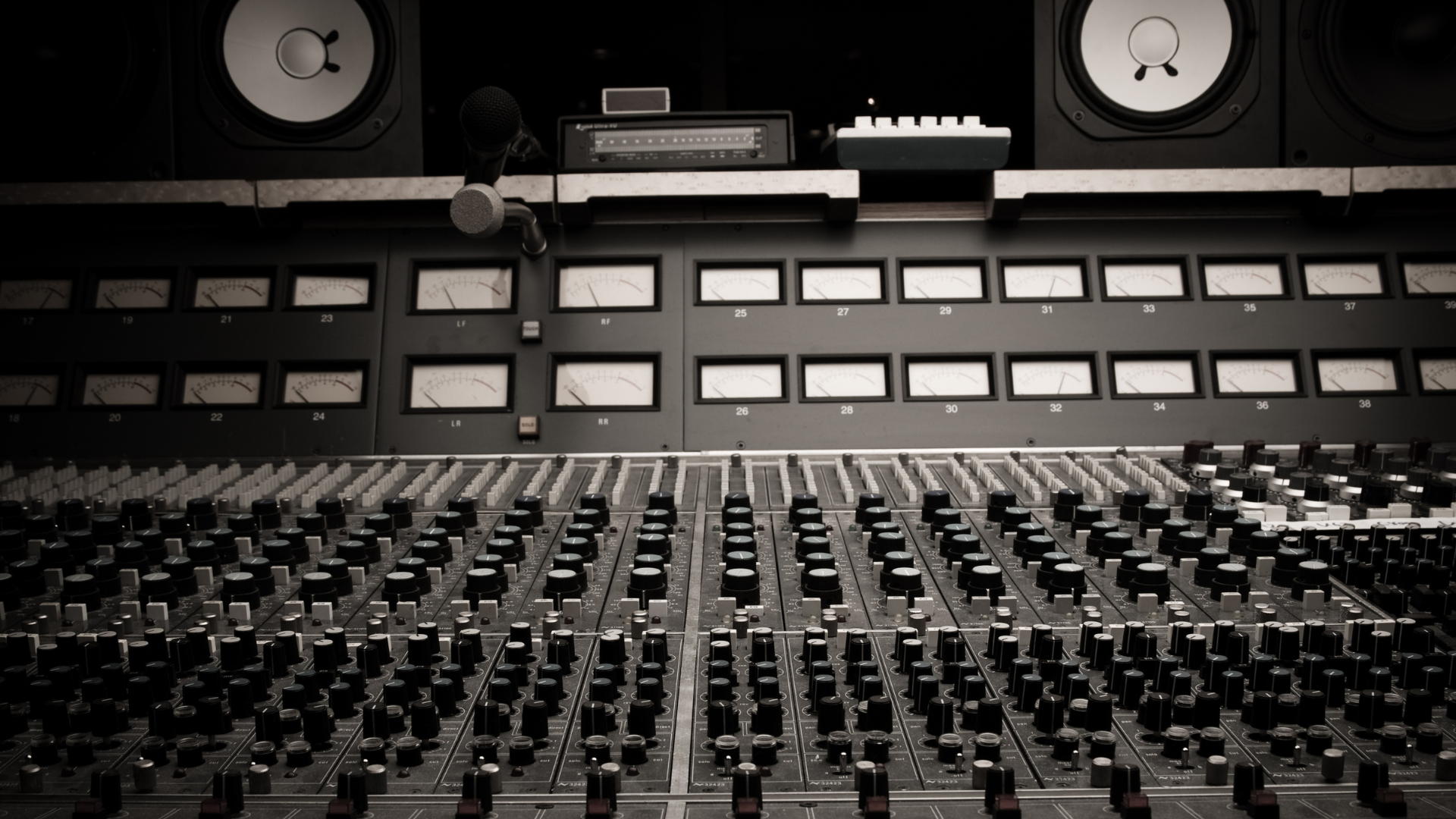 Studio mixing console